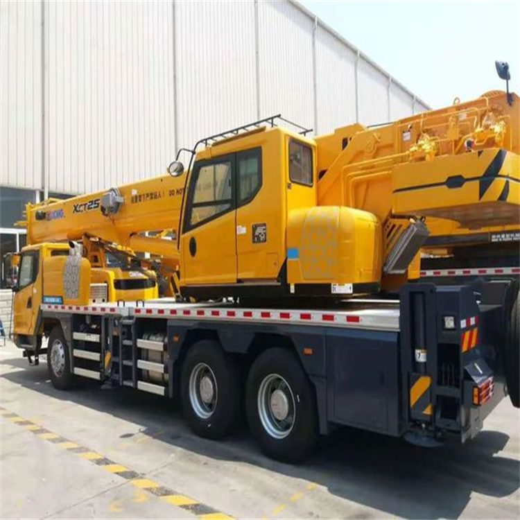 沿滩离这最近出租吊车电话